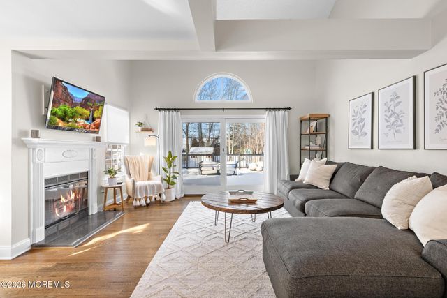 42 Bonnie Drive, Middletown, NJ 07748