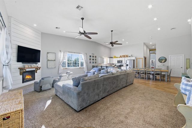 1370 N River Rd, Mulvane, KS 67110