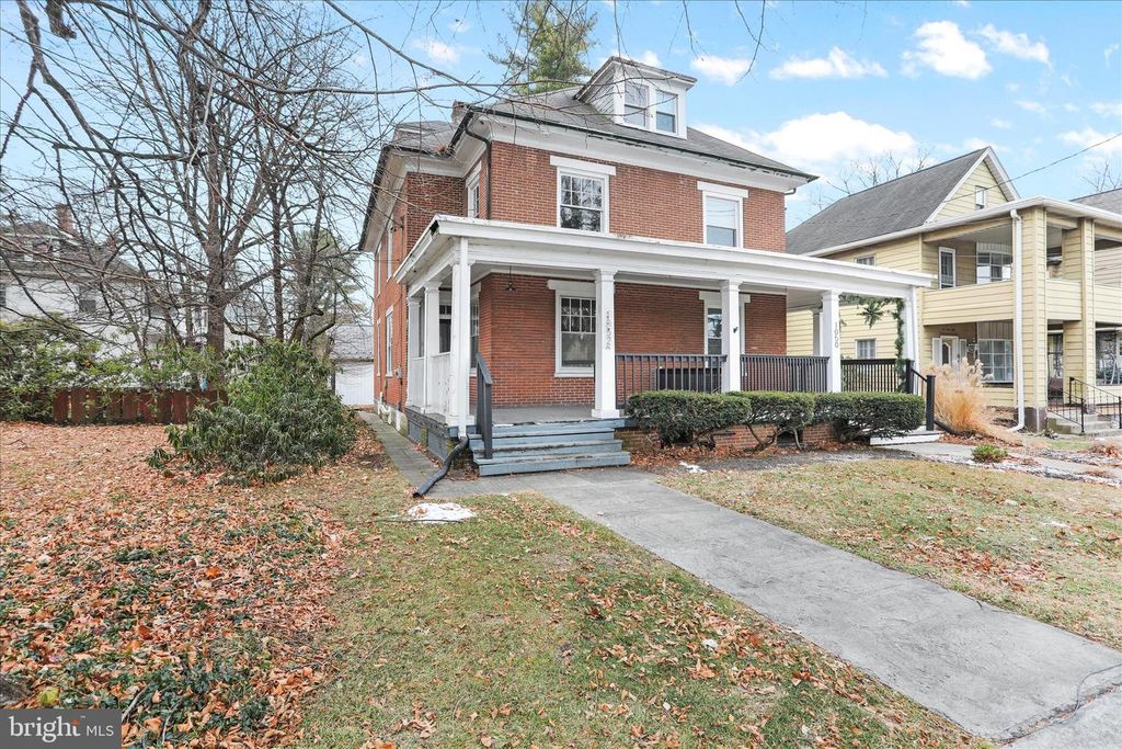 1052 EDGAR AVE, Chambersburg, PA 17201