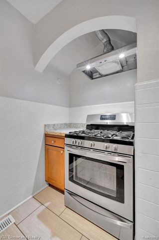 17401 Ilene Street, Detroit, MI 48221