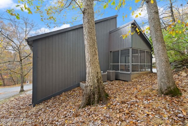 3703 Trail Ridge Rd, Louisville, KY 40241