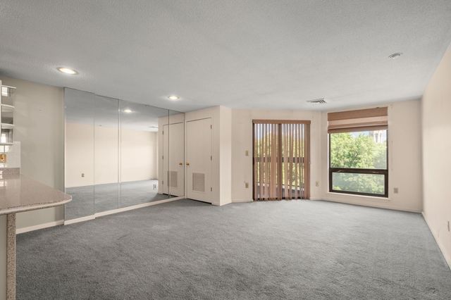 59 Valley 5H, Medford, MA 02155