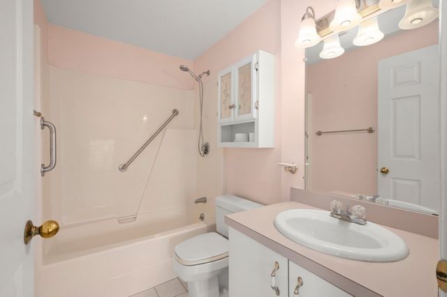 59 Valley 5H, Medford, MA 02155