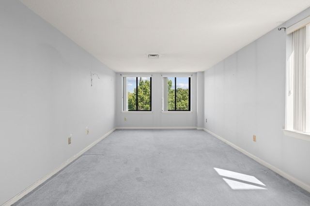 59 Valley 5H, Medford, MA 02155