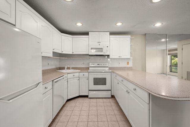 59 Valley 5H, Medford, MA 02155