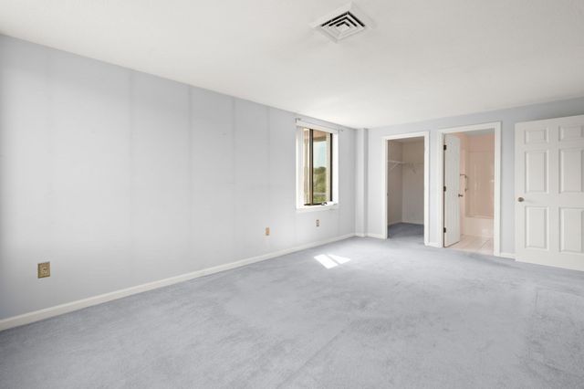 59 Valley 5H, Medford, MA 02155