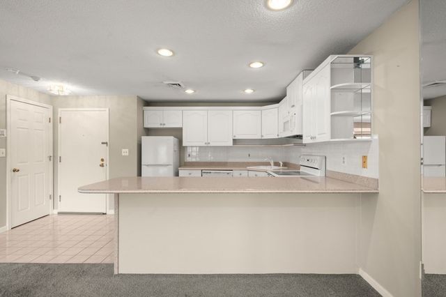 59 Valley 5H, Medford, MA 02155