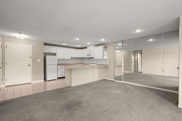 59 Valley 5H, Medford, MA 02155