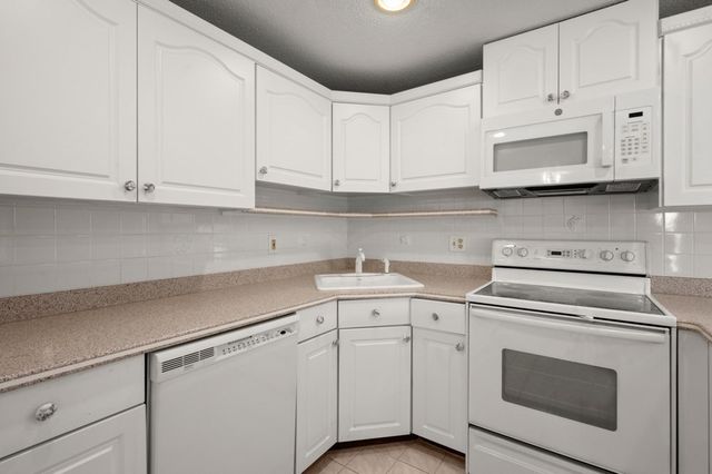 59 Valley 5H, Medford, MA 02155