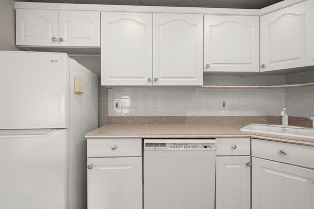 59 Valley 5H, Medford, MA 02155
