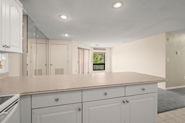59 Valley 5H, Medford, MA 02155