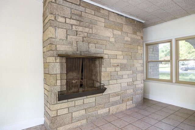 2674 WOODCREST DRIVE, Neenah, WI 54956