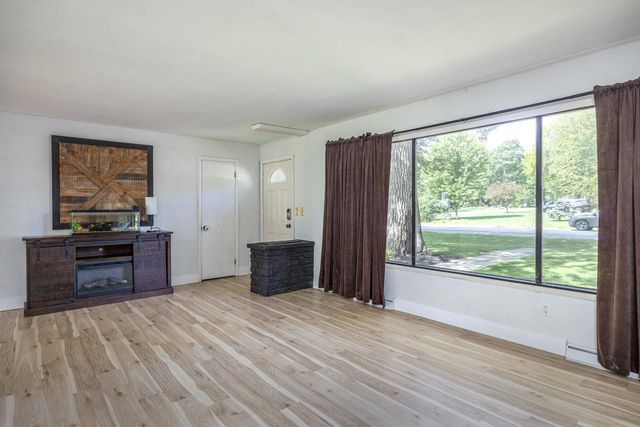 2674 WOODCREST DRIVE, Neenah, WI 54956
