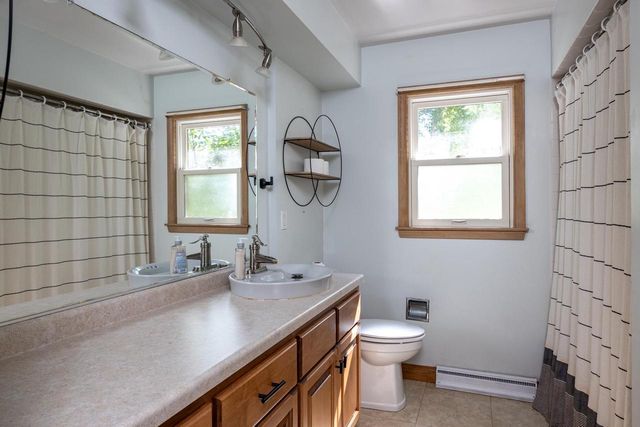 2674 WOODCREST DRIVE, Neenah, WI 54956