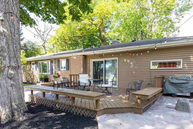 2674 WOODCREST DRIVE, Neenah, WI 54956