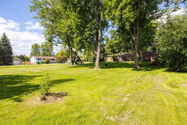 2674 WOODCREST DRIVE, Neenah, WI 54956