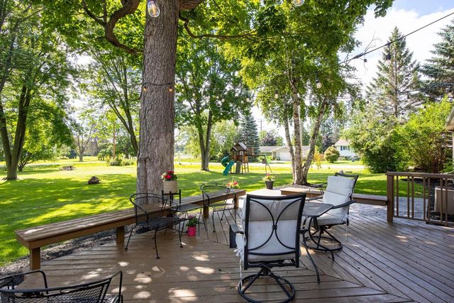 2674 WOODCREST DRIVE, Neenah, WI 54956