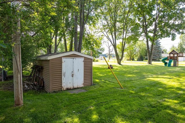 2674 WOODCREST DRIVE, Neenah, WI 54956