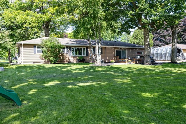 2674 WOODCREST DRIVE, Neenah, WI 54956