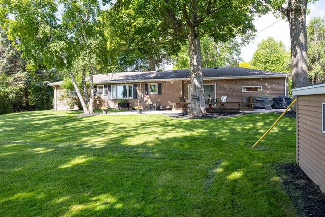 2674 WOODCREST DRIVE, Neenah, WI 54956
