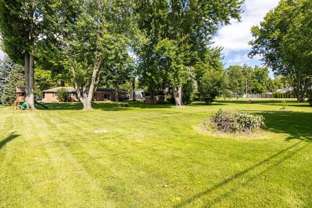 2674 WOODCREST DRIVE, Neenah, WI 54956