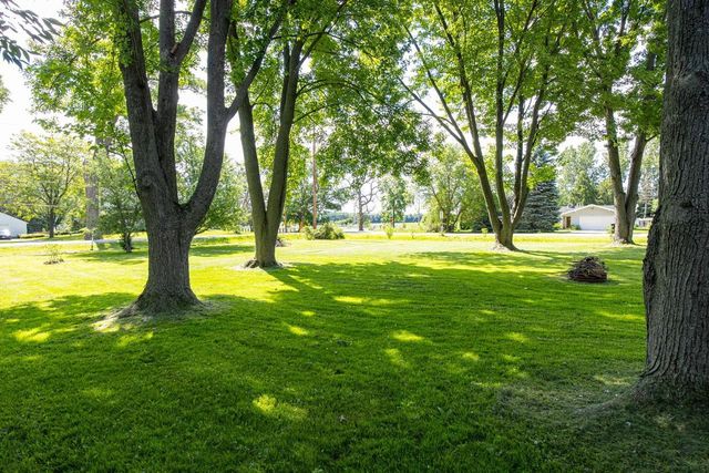 2674 WOODCREST DRIVE, Neenah, WI 54956