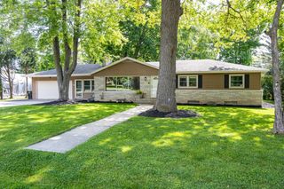 2674 WOODCREST DRIVE, Neenah, WI 54956