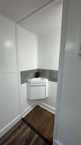 601 NE 4th Ct 7B, Hallandale Beach, FL 33009