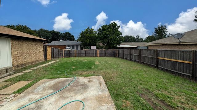 3225 Poteet Drive, Mesquite, TX 75150