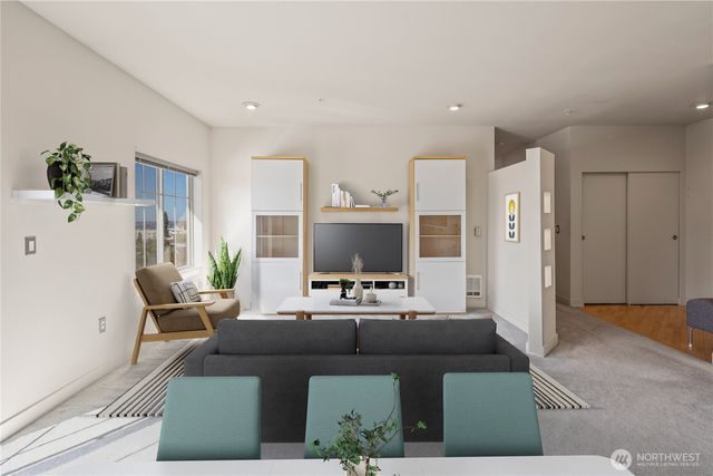 700 E Denny Way #PH3, Seattle, WA 98122