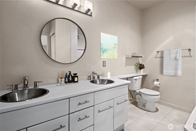 700 E Denny Way #PH3, Seattle, WA 98122