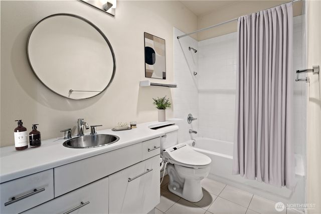 700 E Denny Way #PH3, Seattle, WA 98122