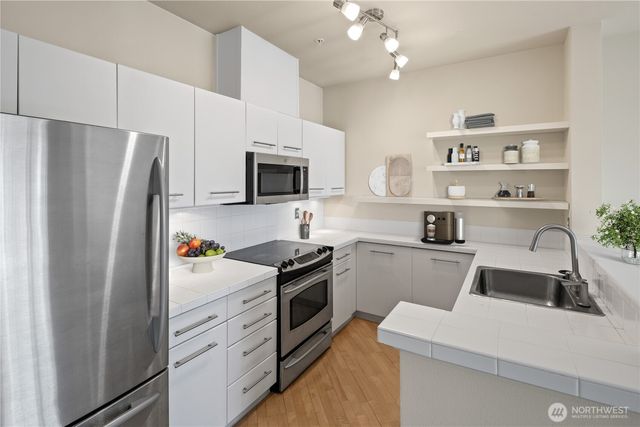 700 E Denny Way #PH3, Seattle, WA 98122