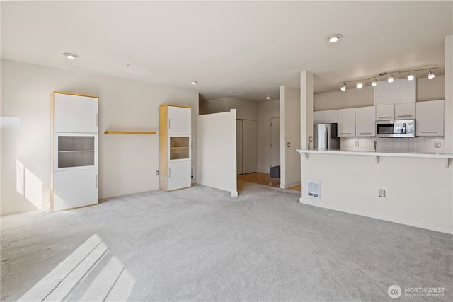 700 E Denny Way #PH3, Seattle, WA 98122