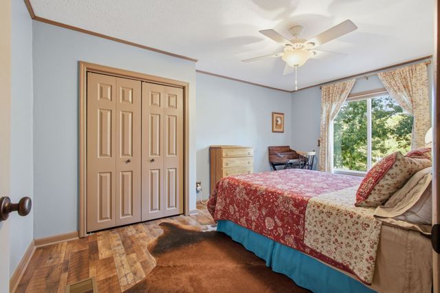 8941 Cherokee Trl, Crossville, TN 38572
