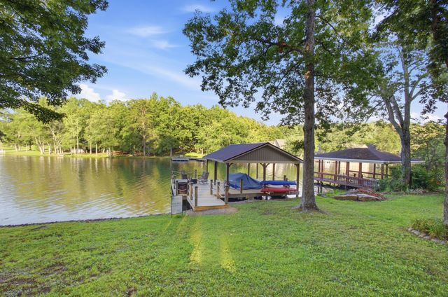 8941 Cherokee Trl, Crossville, TN 38572
