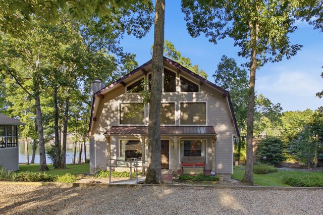 8941 Cherokee Trl, Crossville, TN 38572