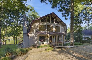 8941 Cherokee Trl, Crossville, TN 38572