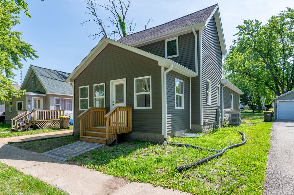 128 N Brown Street, Genoa, IL 60135