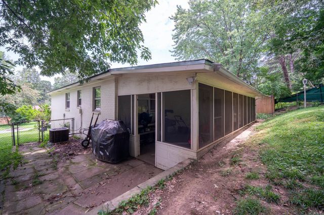 52 Berkshire Drive, Little Rock, AR 72204