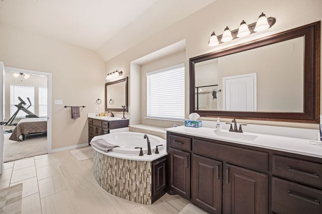 1858 Riviera Drive, Waxahachie, TX 75165