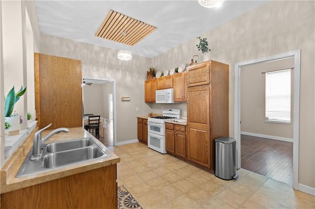 1211 Sumner Avenue, Kansas City, KS 66102