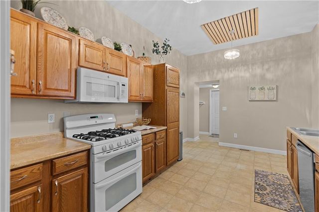 1211 Sumner Avenue, Kansas City, KS 66102