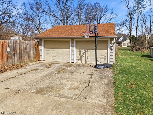 2138 Hermosa Drive, Youngstown, OH 44511