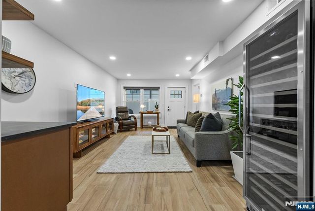 14 Mechanic Street, Ramsey, NJ 07446