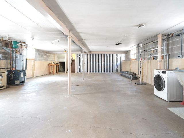 735 N NORTHWEST Highway 1, Park Ridge, IL 60068