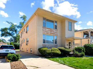 735 N NORTHWEST Highway 1, Park Ridge, IL 60068