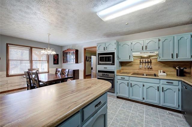 101 Ivy SE Lane, Cartersville, GA 30121