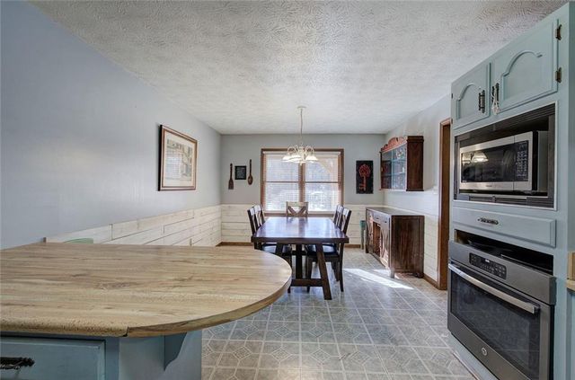 101 Ivy SE Lane, Cartersville, GA 30121