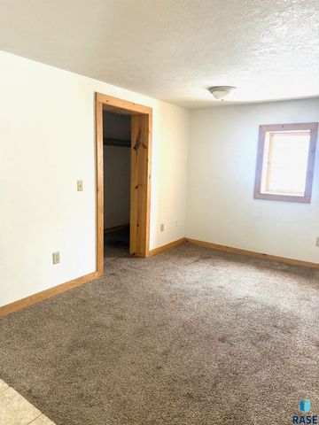 704 N Mable Ave Avenue, Sioux Falls, SD 57103